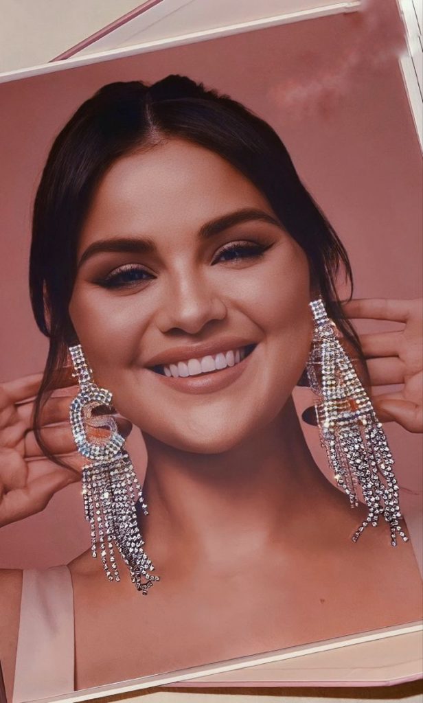 Selena Gomez Becomes a Billionaire Thanks to Her Beauty Brand